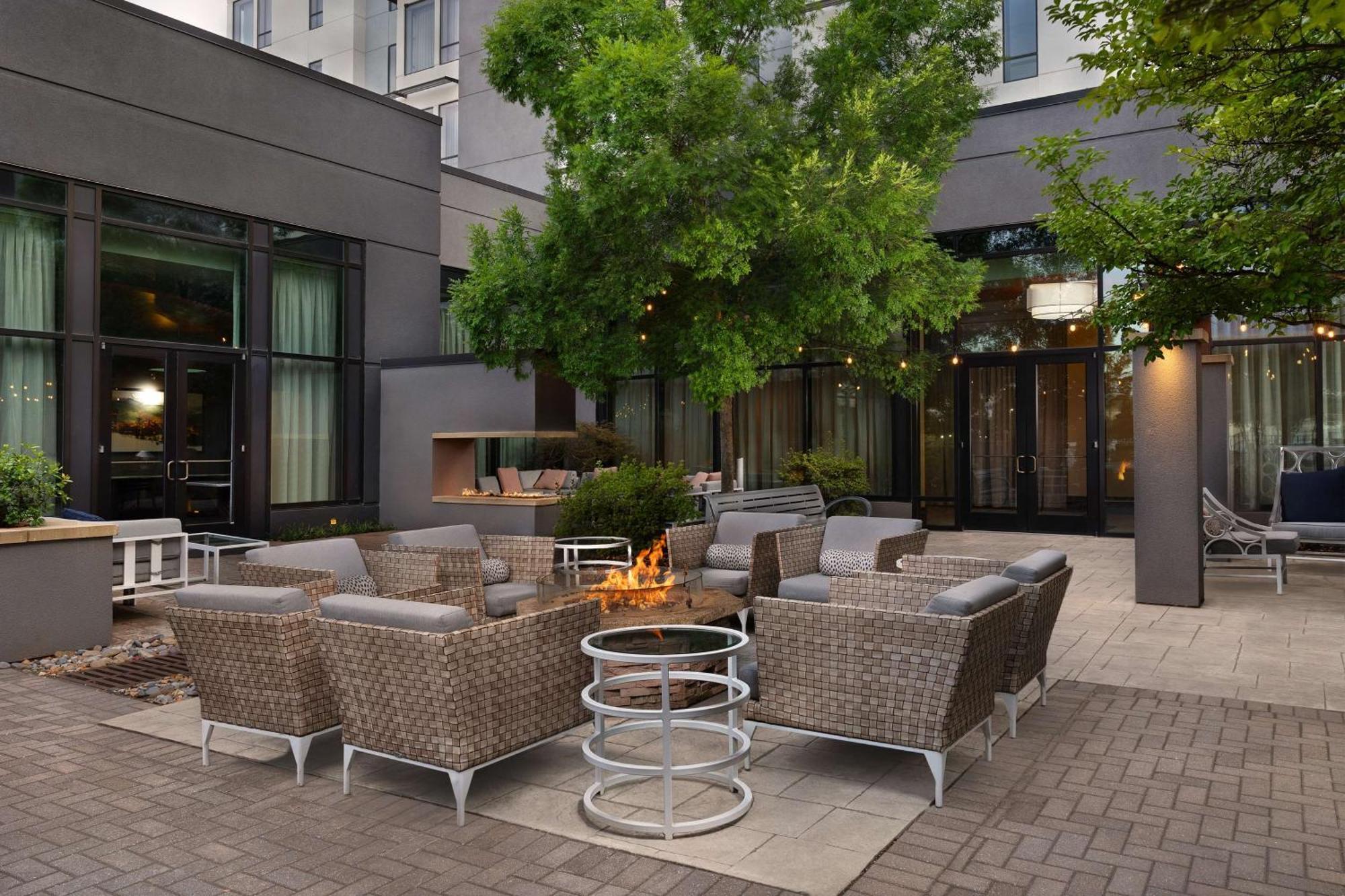 Embassy Suites By Hilton Knoxville West Экстерьер фото